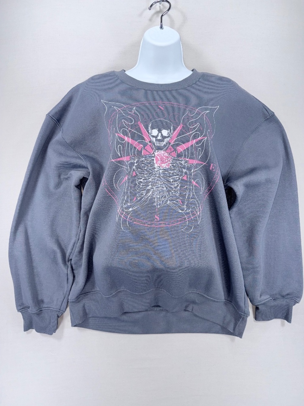 Wound Up Gray Skeleton Rose Celestial Graphic Crewneck Sweatshirt Medium M 8-10